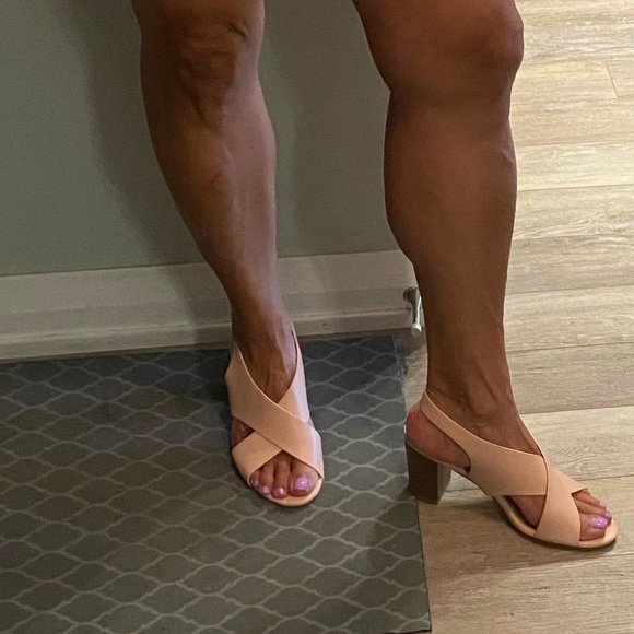 Light pink ladies sandals - Picture 3 of 5